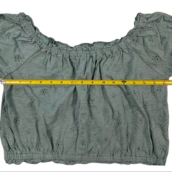 Streetwear Society size small light green short sleeve crop top, flower design - Picture 8 of 12